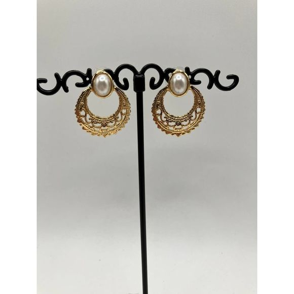 Faux Pearls and Gold-Tone Filgree 1 Inch Earrings. - Picture 5 of 6